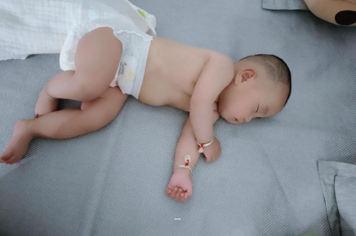 新疆宝宝突然很多眼屎